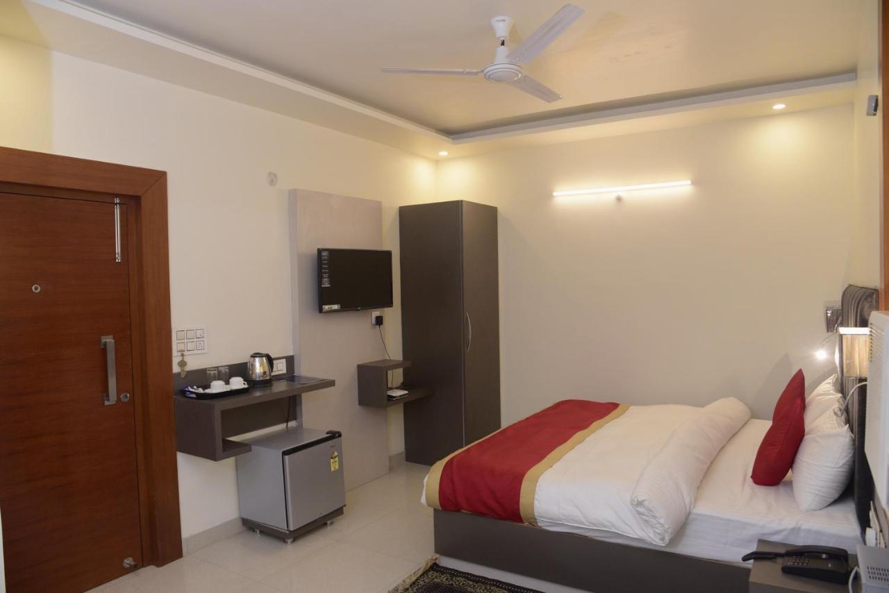 Hotel Le Cypress Bareilly Eksteriør bilde
