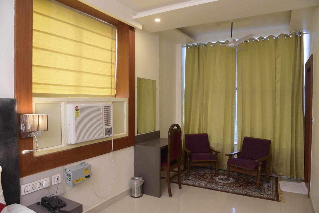 Hotel Le Cypress Bareilly Eksteriør bilde