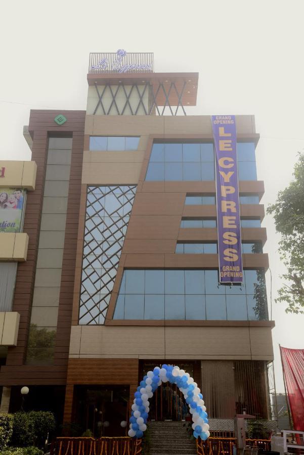 Hotel Le Cypress Bareilly Eksteriør bilde