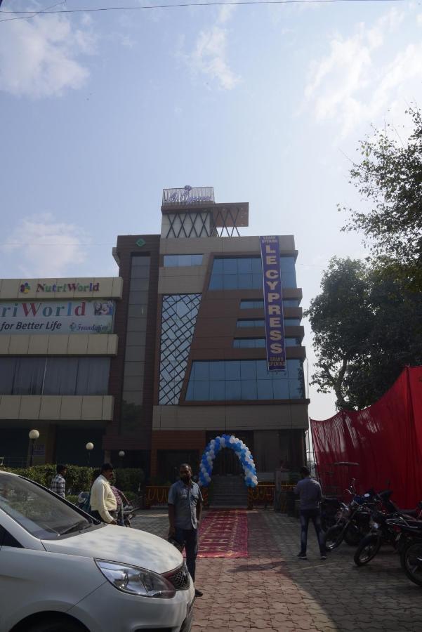 Hotel Le Cypress Bareilly Eksteriør bilde