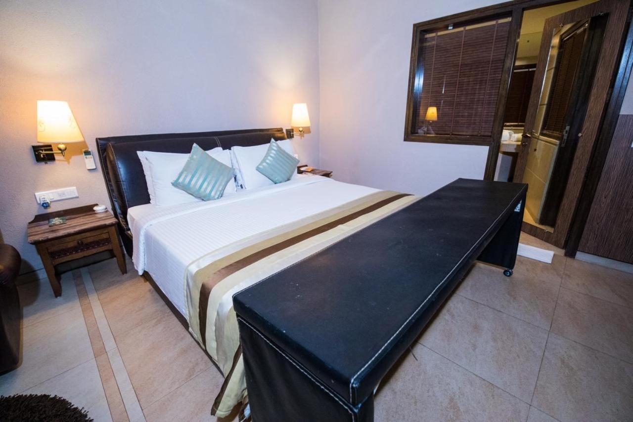 Hotel Le Cypress Bareilly Eksteriør bilde